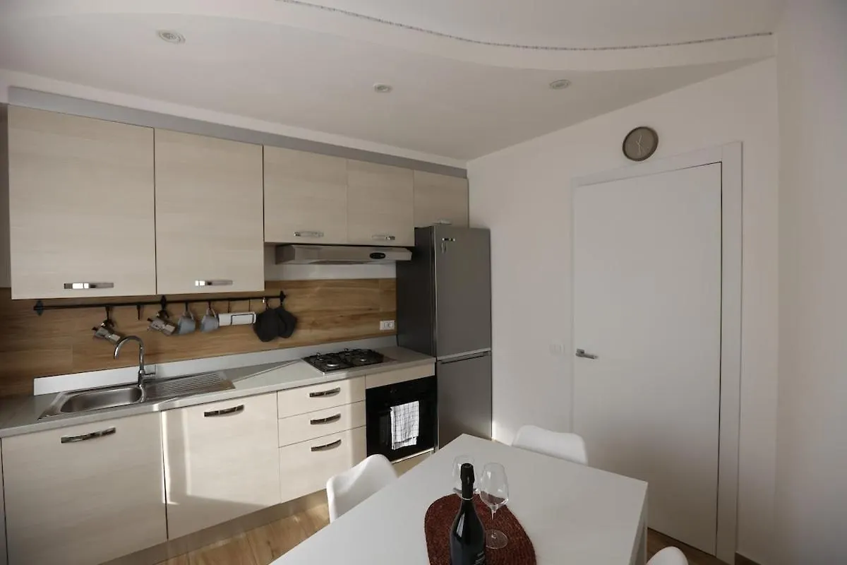 Apartment Appartamento Moderno Per 4 Persone Vicino Al Ponte Vecchio Bassano del Grappa Italy